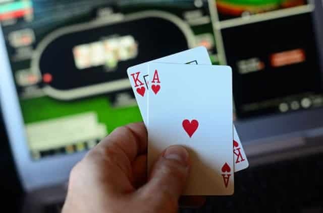 How to play poker online in a better way?